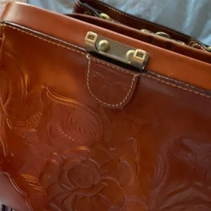 COPY - Patricia Nash Kiss lock Shoulder bag